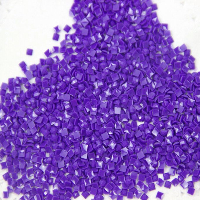 Sachet de 200 diamants de couleur n°340 (Glycine violette) pour broderie diamant