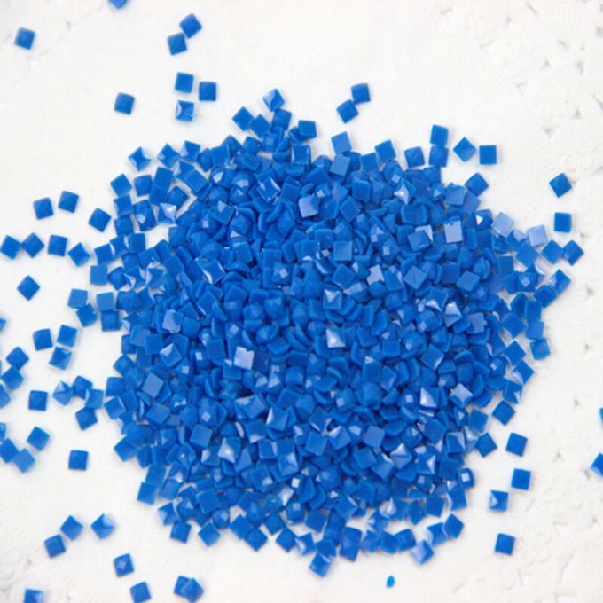 Sachet de 200 diamants de couleur n°322 (Bleu de Delft) pour broderie diamant